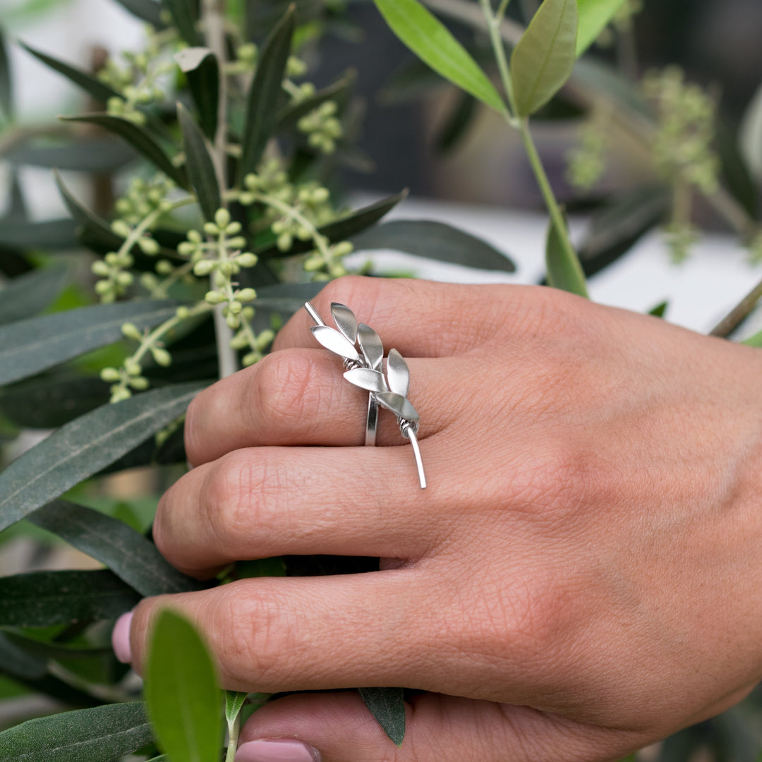 'Olive leaves' ring