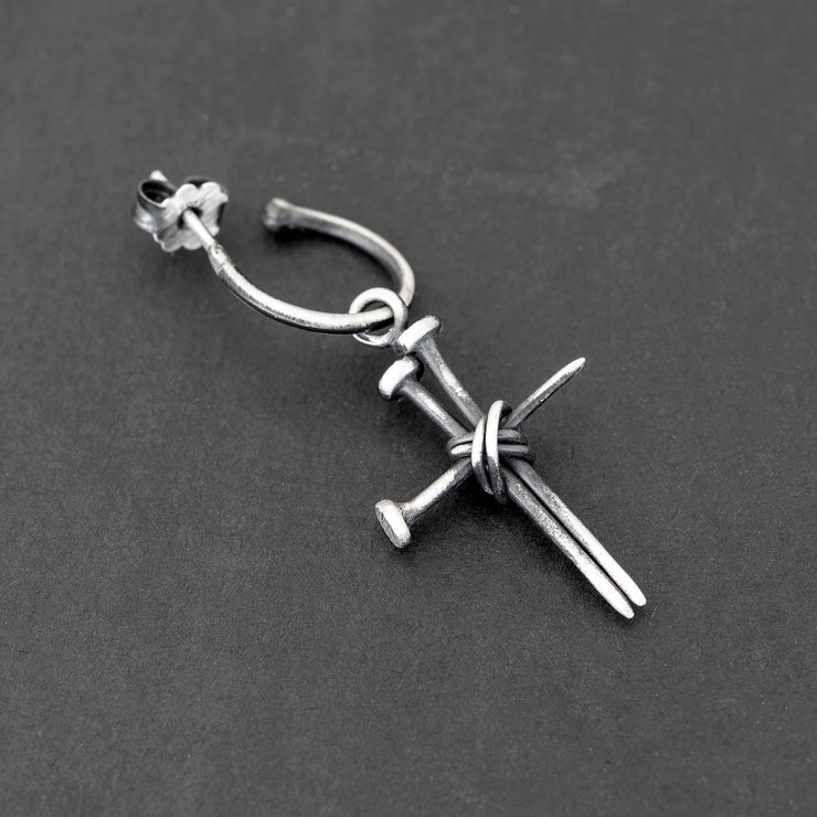 Χειροποίητο ανδρικό ασημένιο σκουλαρίκι,  με σταυρό από 3 καρφιά Emmanuela 